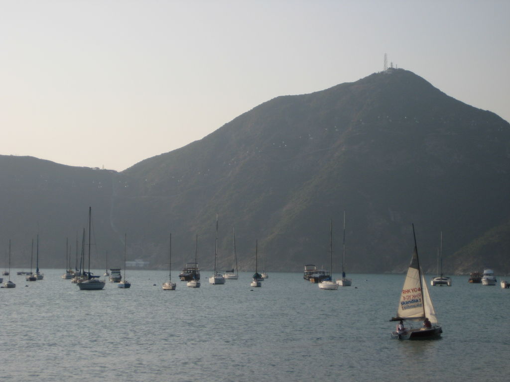 Rounding the peninsula into Deep Water Bay