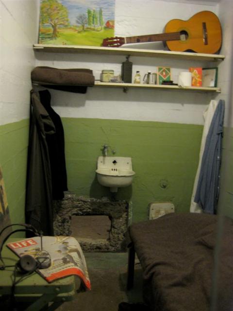 Escape from Alcatraz, using spoons