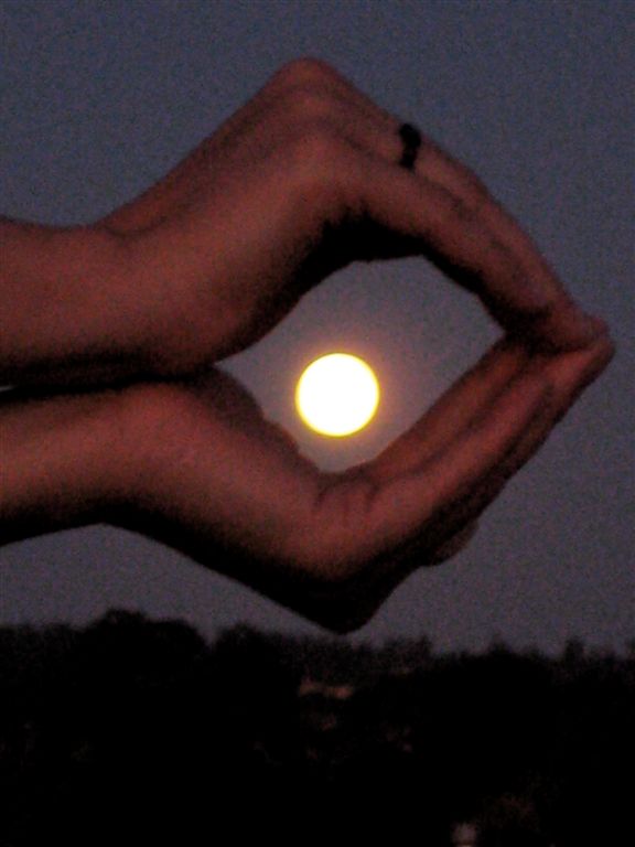 Got the whole moon, in her hands