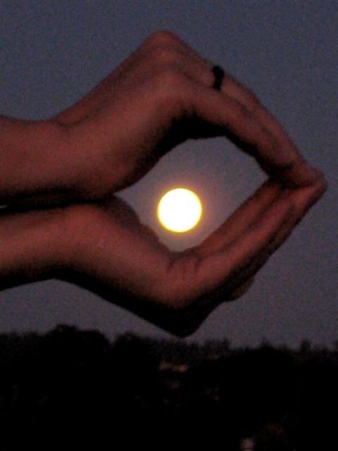 Got the whole moon, in her hands