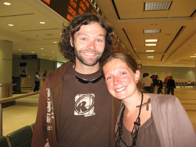 Jason _amp_ Nicole return home 001.jpg