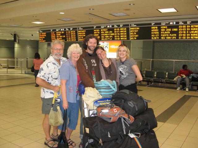 Jason _amp_ Nicole return home 002.jpg