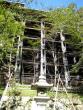 The pillars of the veranda from below