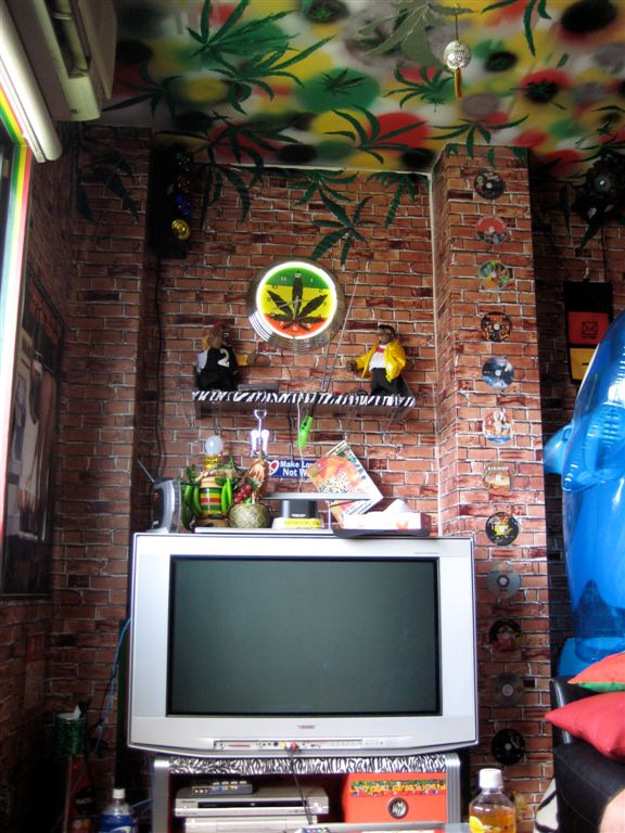 420 lounge room in the hostel