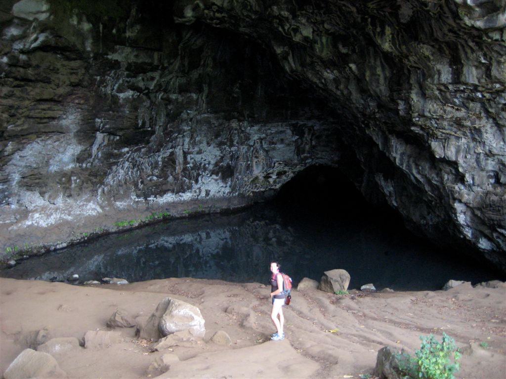 Cave near the Kalalau trailhead