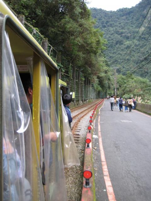 Mini train back to Wulai