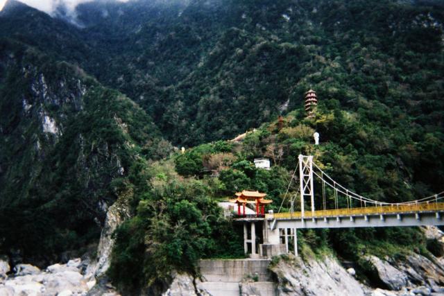 Bridge and temple near Tiensiang