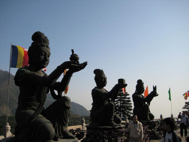 Statues next to the Big Buddha