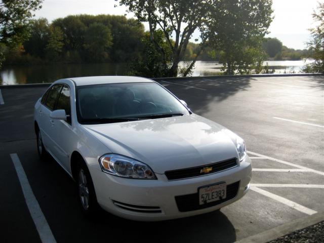First good picture of our new rental car! Chevy Impala! Schnaz.